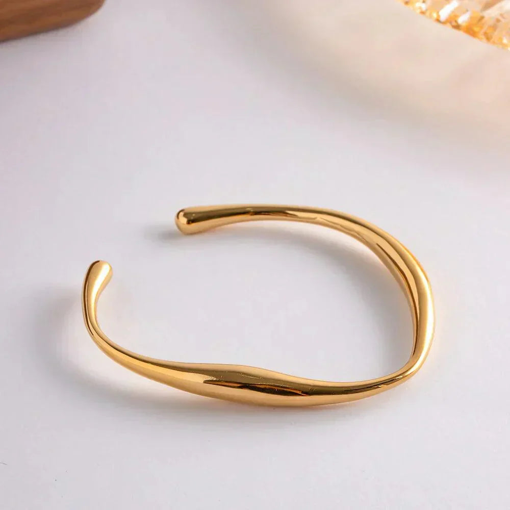 Dia – Sculptural Bracelet
