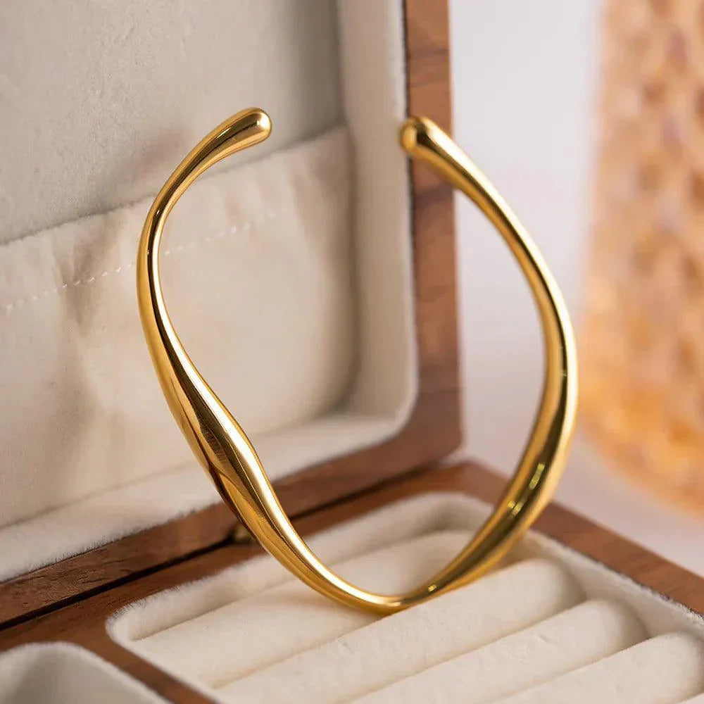 Dia – Sculptural Bracelet