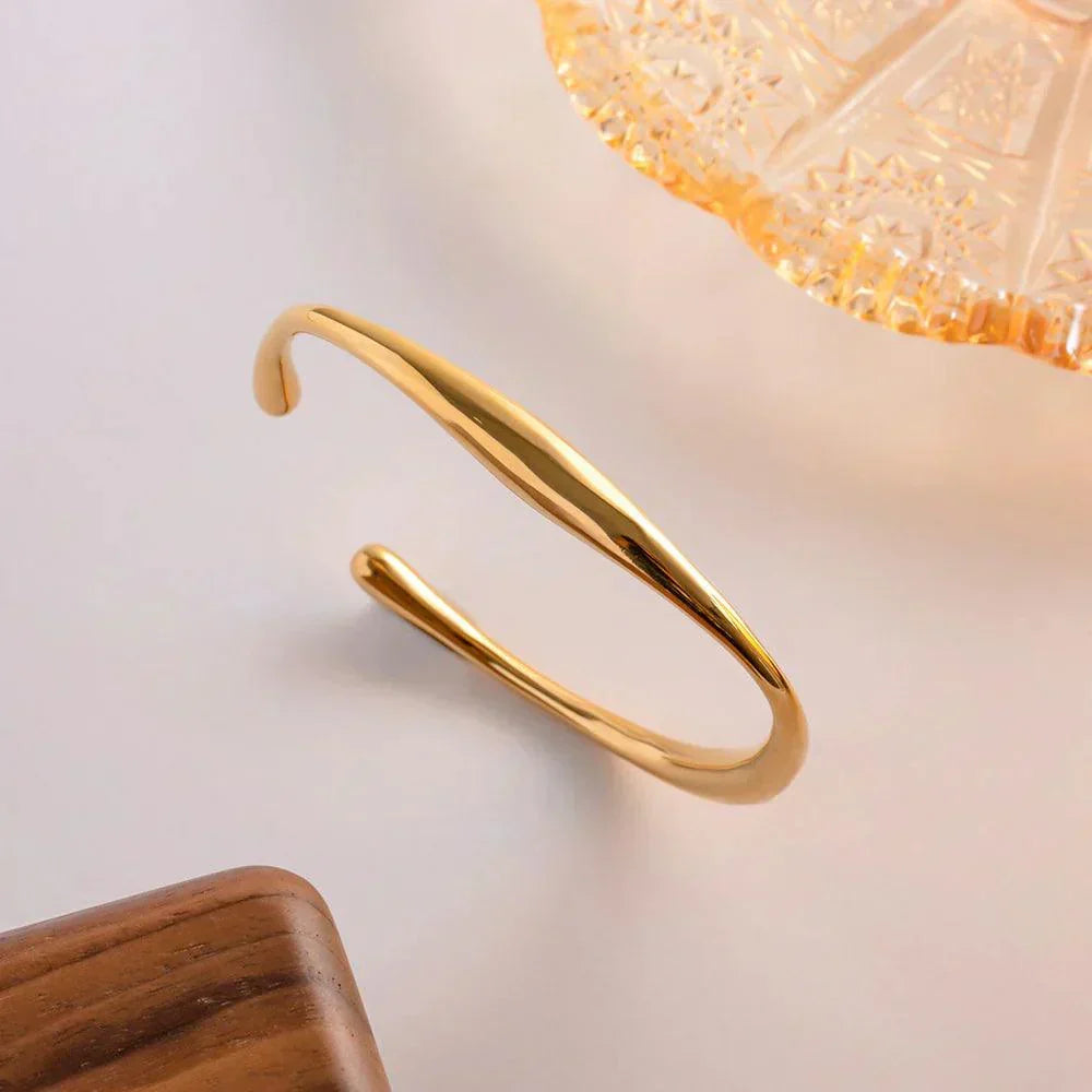 Dia – Sculptural Bracelet