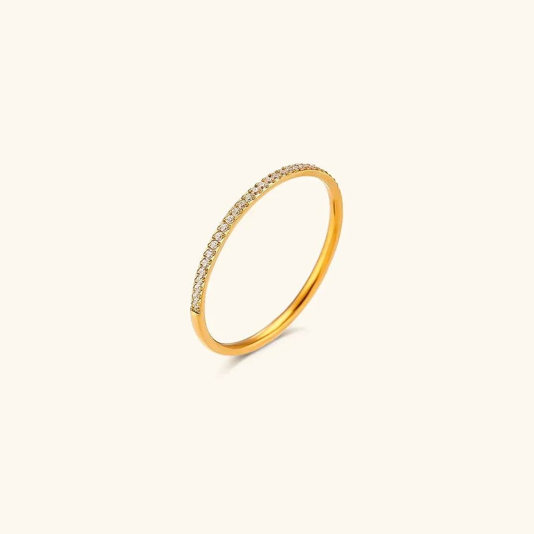 Zarra – Pavé Ring in Shining Gold