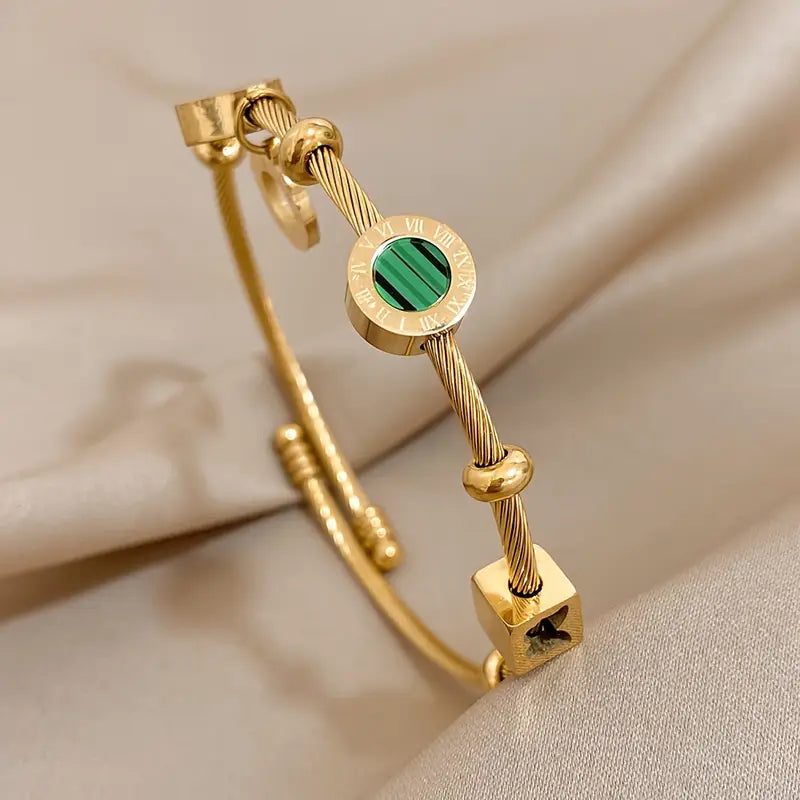 Rhian – Bracelet in Gold with Signature