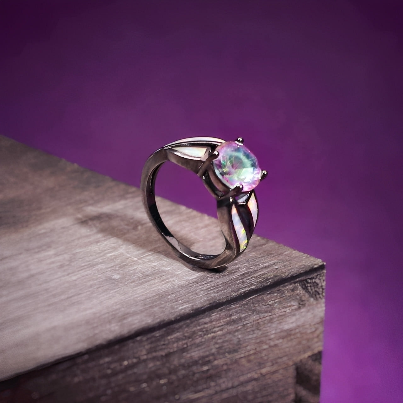 Mirella – Ring with Rainbow Opal and Topaz