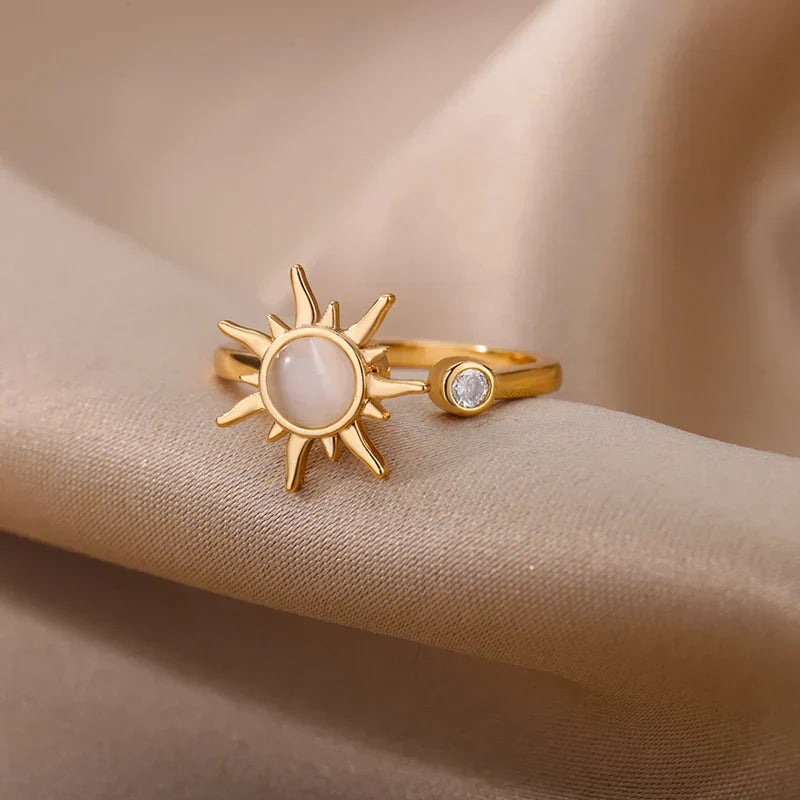 Helia – Soothing Rotating Sun Ring