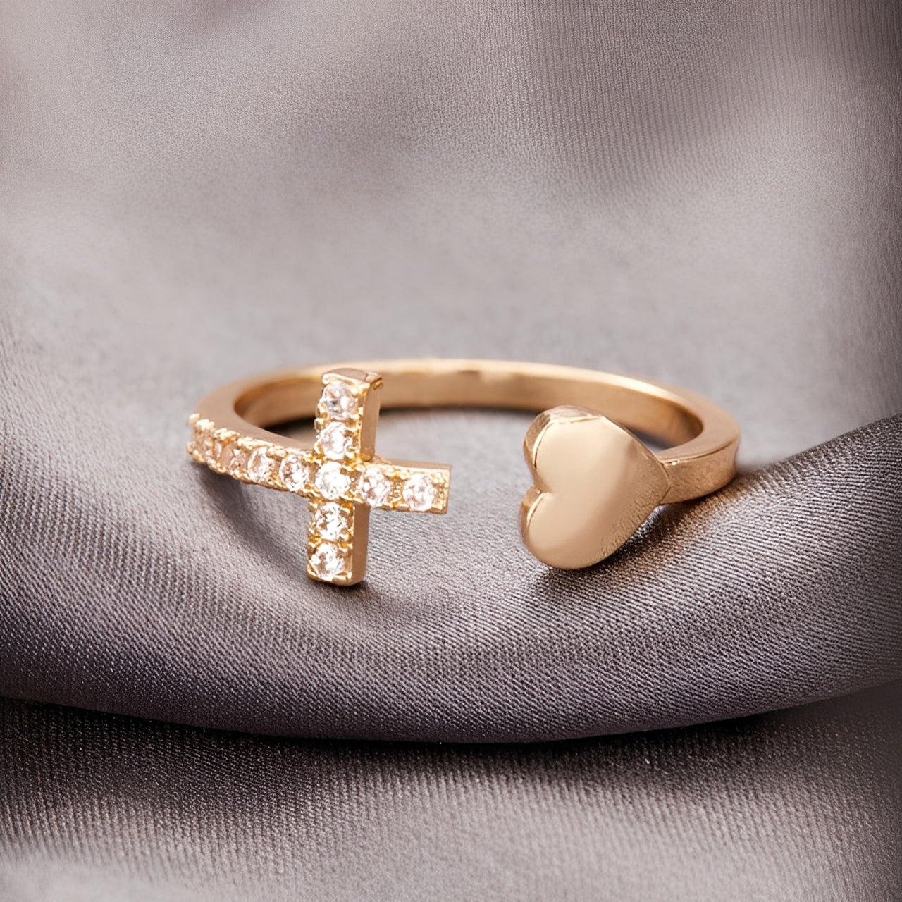 Maelys – Women's Cross Ring