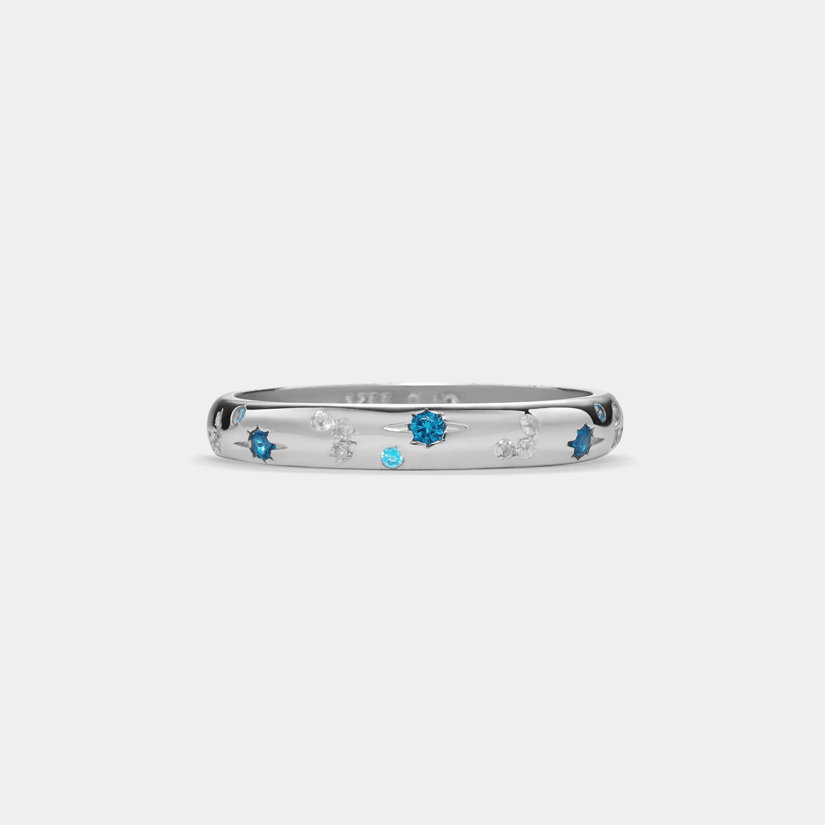 Women’s Ring with Sun, Moon and Star Motifs and Narrow Band