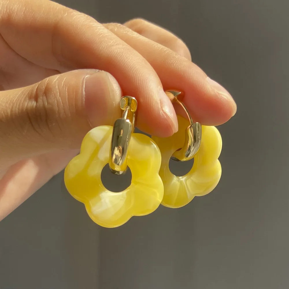 Florella – Flower Hoop Earrings Made of Noble Resin
