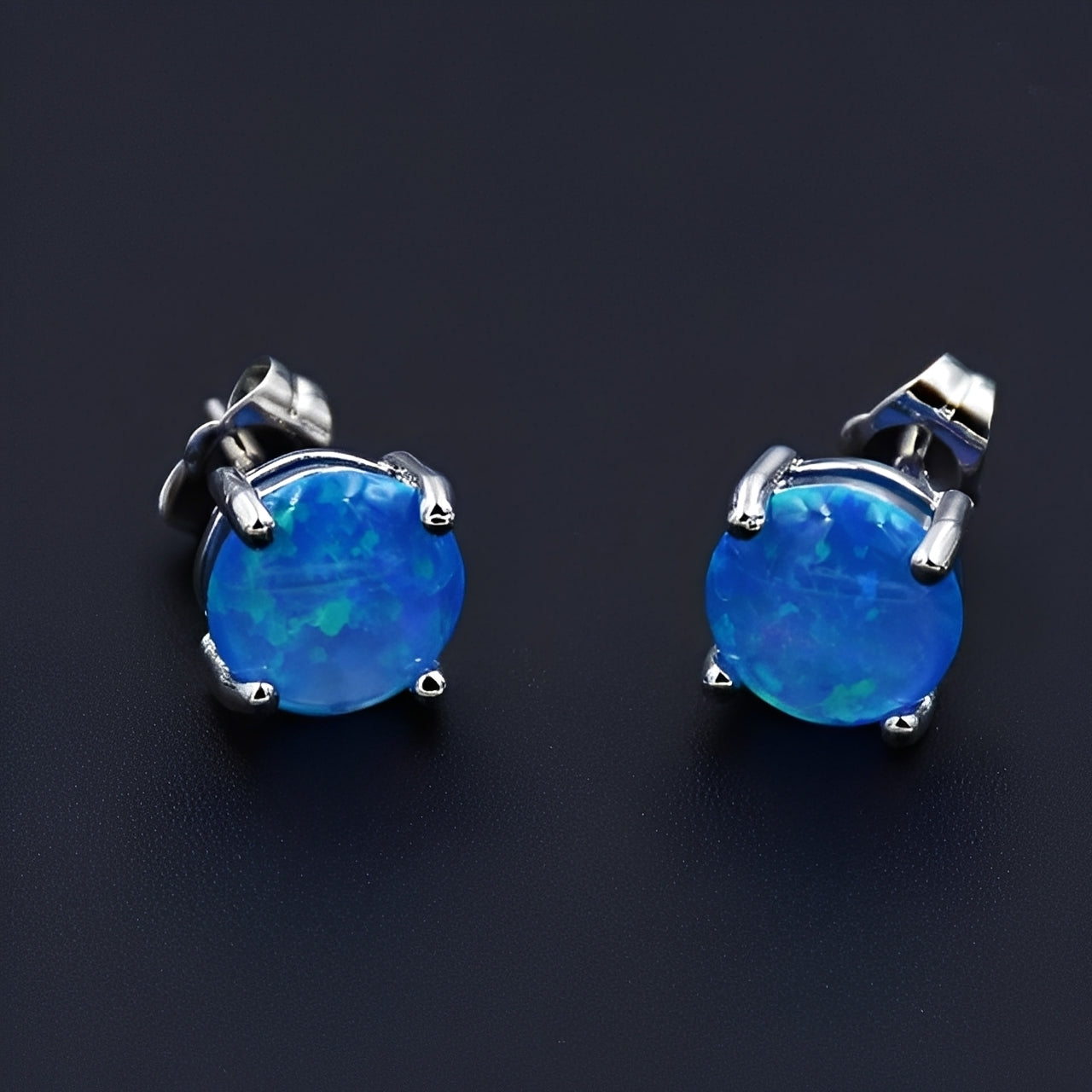 Camille – Stylish stud earrings in opal