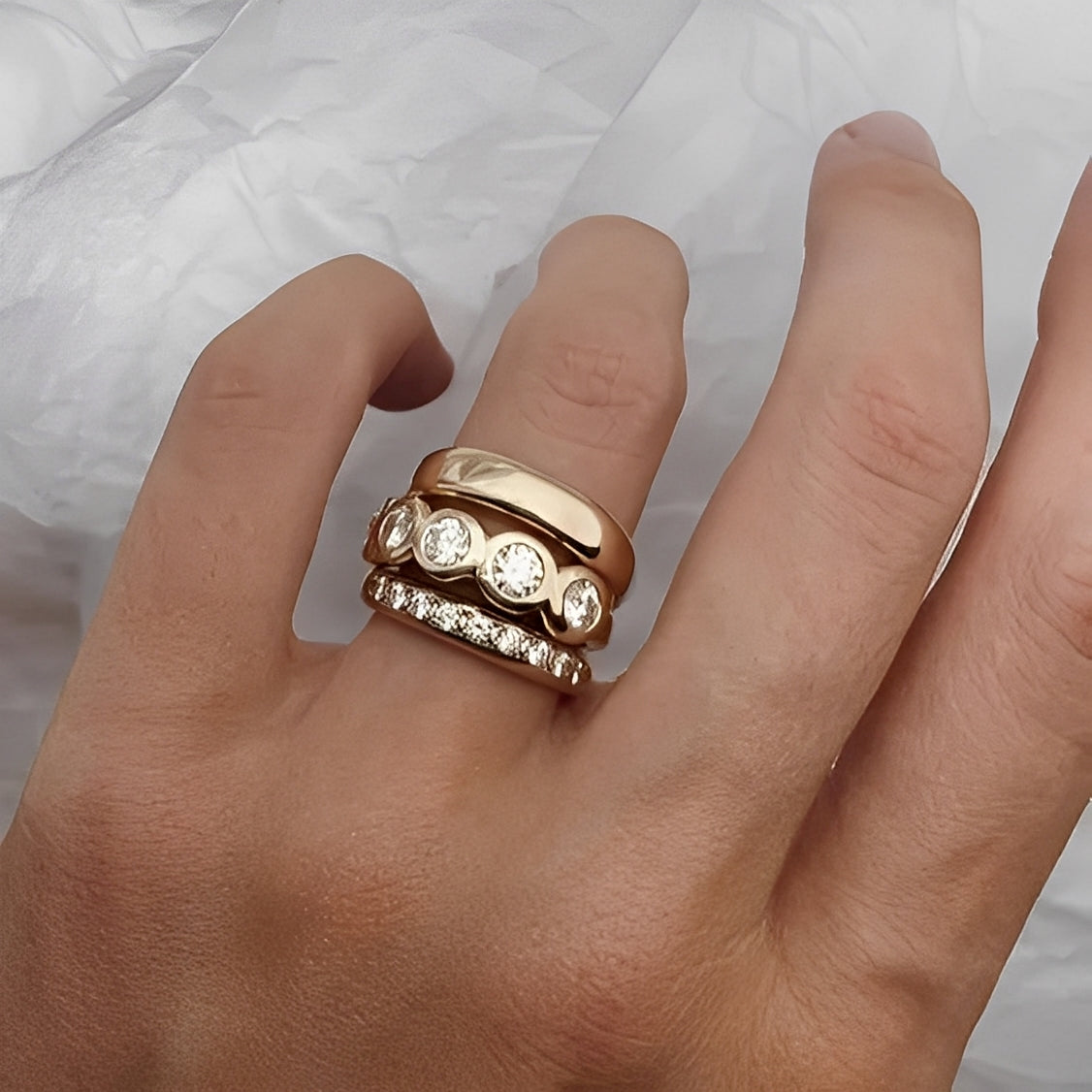Freya – Ring set made of hammered gold