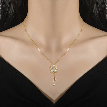 Avie – Radiant Butterfly Necklace