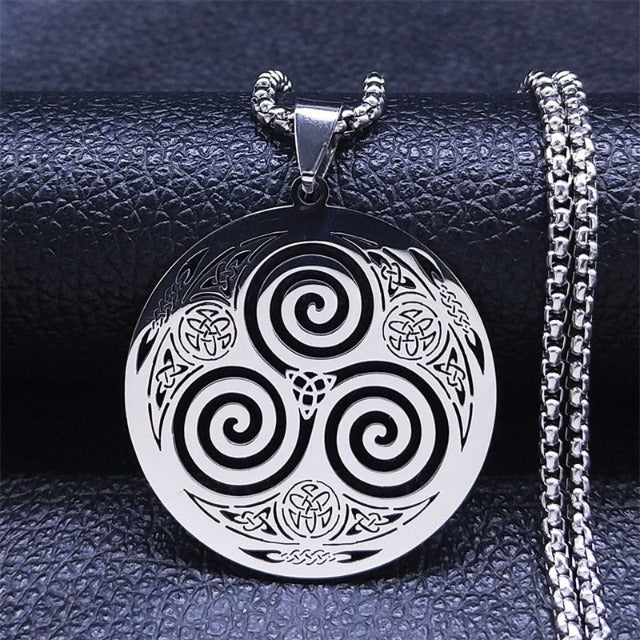 Eryndor – Celtic Necklace with Triskel Pendant