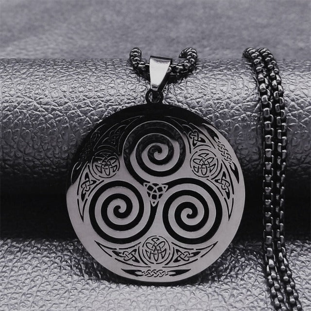 Eryndor – Celtic Necklace with Triskel Pendant