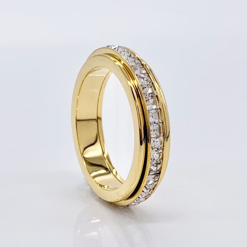 Alessia – Rotating Fidget Ring with Highlight Detail