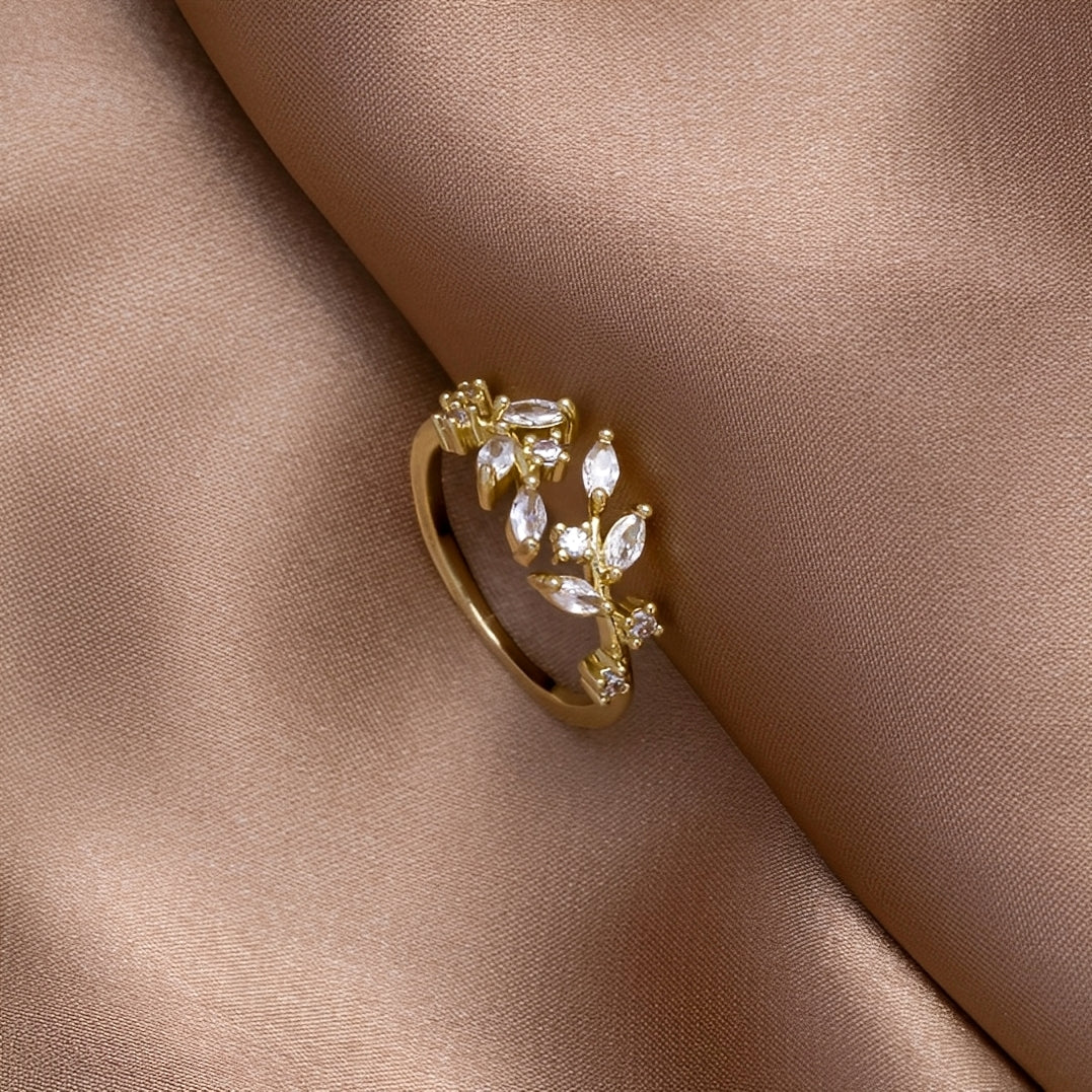 Aretha – Vine Ring with Brilliant Details