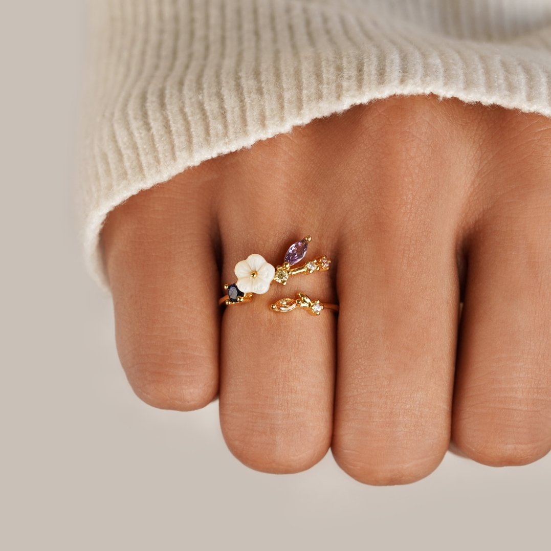 Leah - White Flower Statement Ring