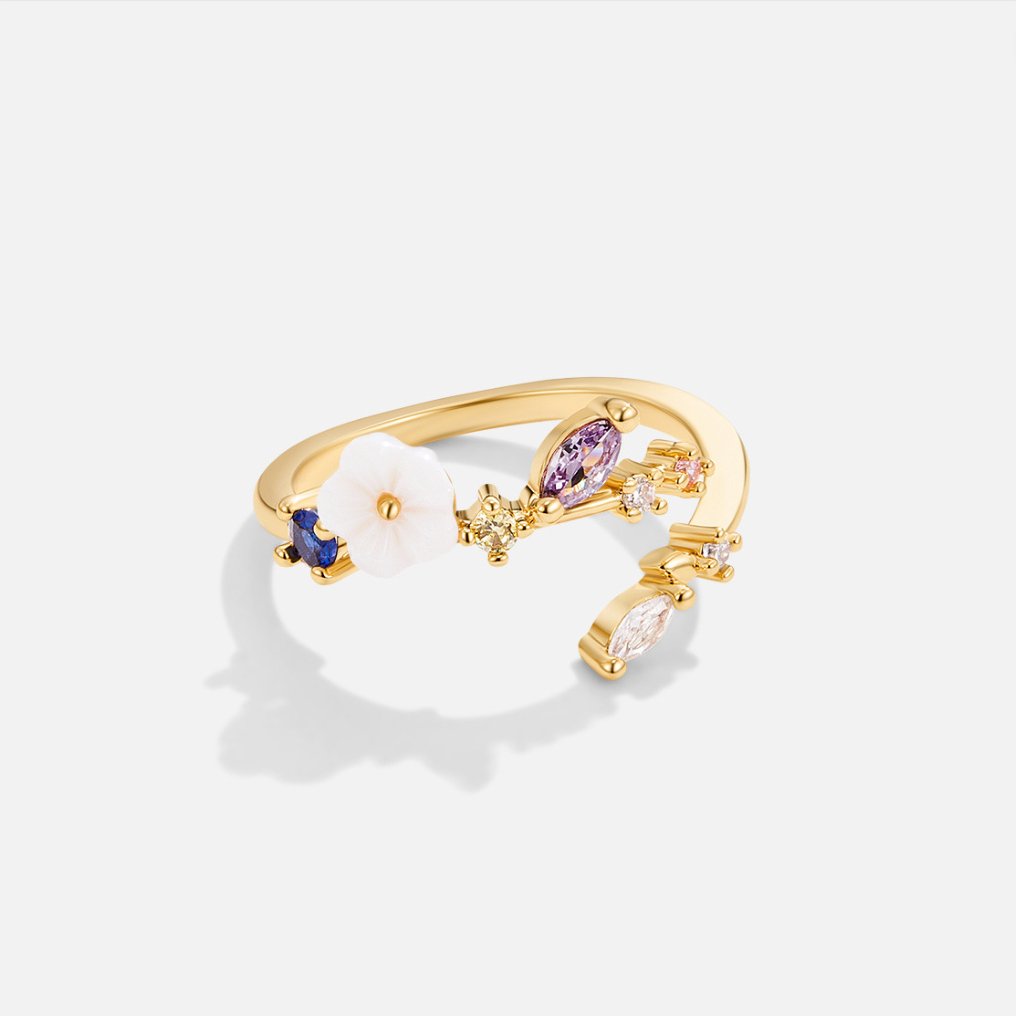 Leah - Crystal White Flower Ring Made of Gold