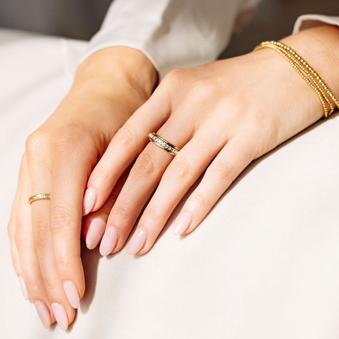 Alessia – Rotating Fidget Ring with Highlight Detail