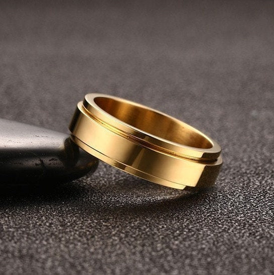 Women’s Wide Ring with Smooth Surface and Double Groove Structure
