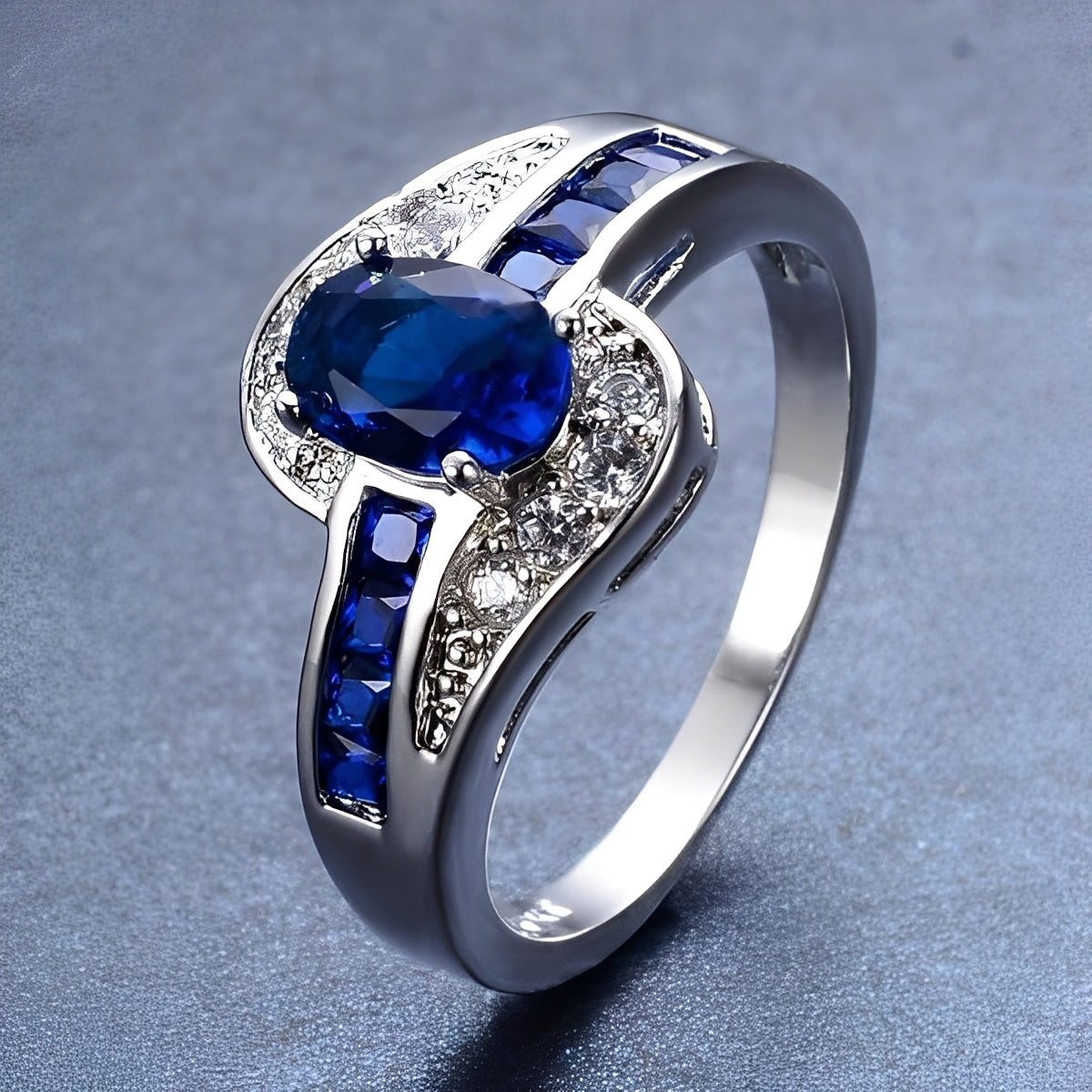 Diane – Ring with Blue Sapphire