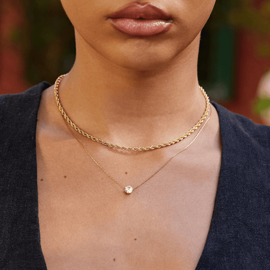 Amaris – Elegant gold necklace with round crystal
