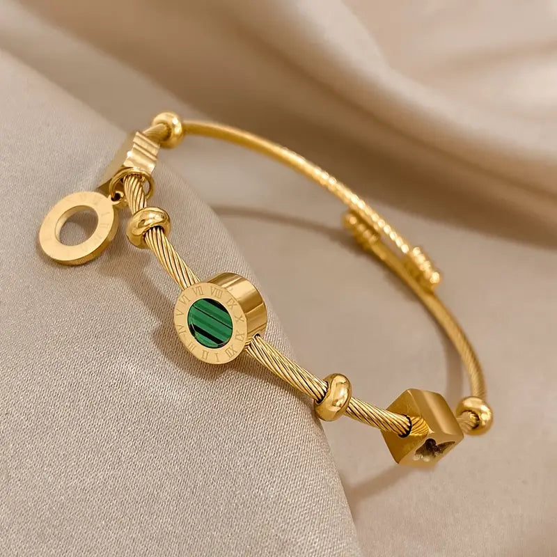 Rhian – Bracelet in Gold with Signature