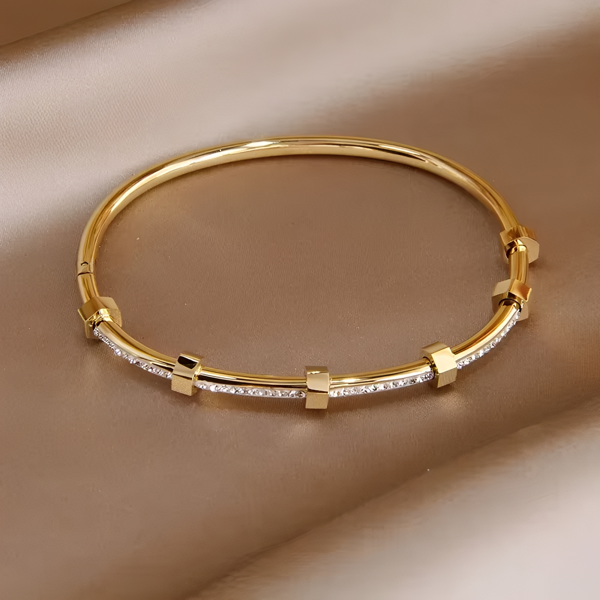 Women’s Bracelet with Polished Surface and Continuous Stone Setting