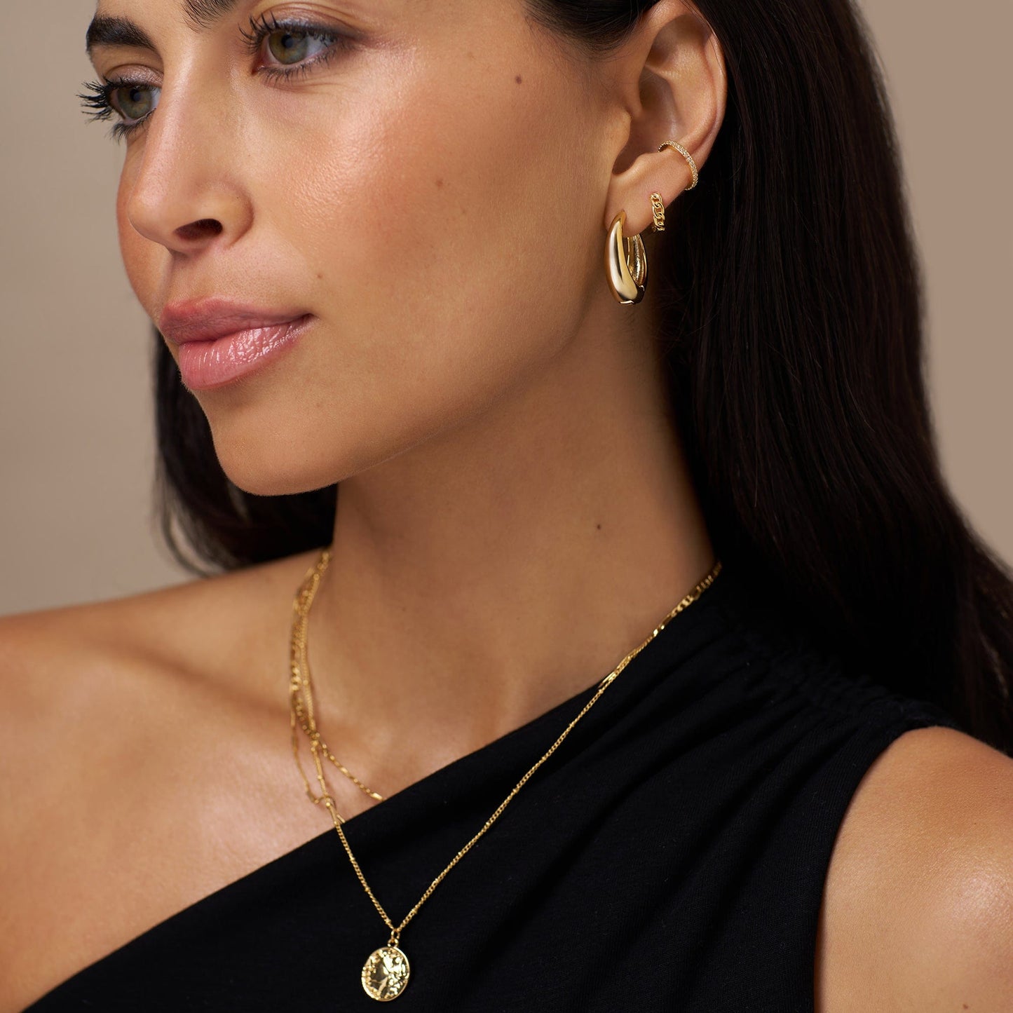 Bree – Gold-Plated Ear Cuff Decorated with Crystals