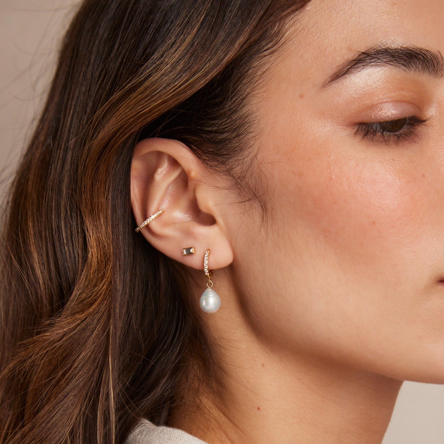 Bree – Gold-Plated Ear Cuff Decorated with Crystals