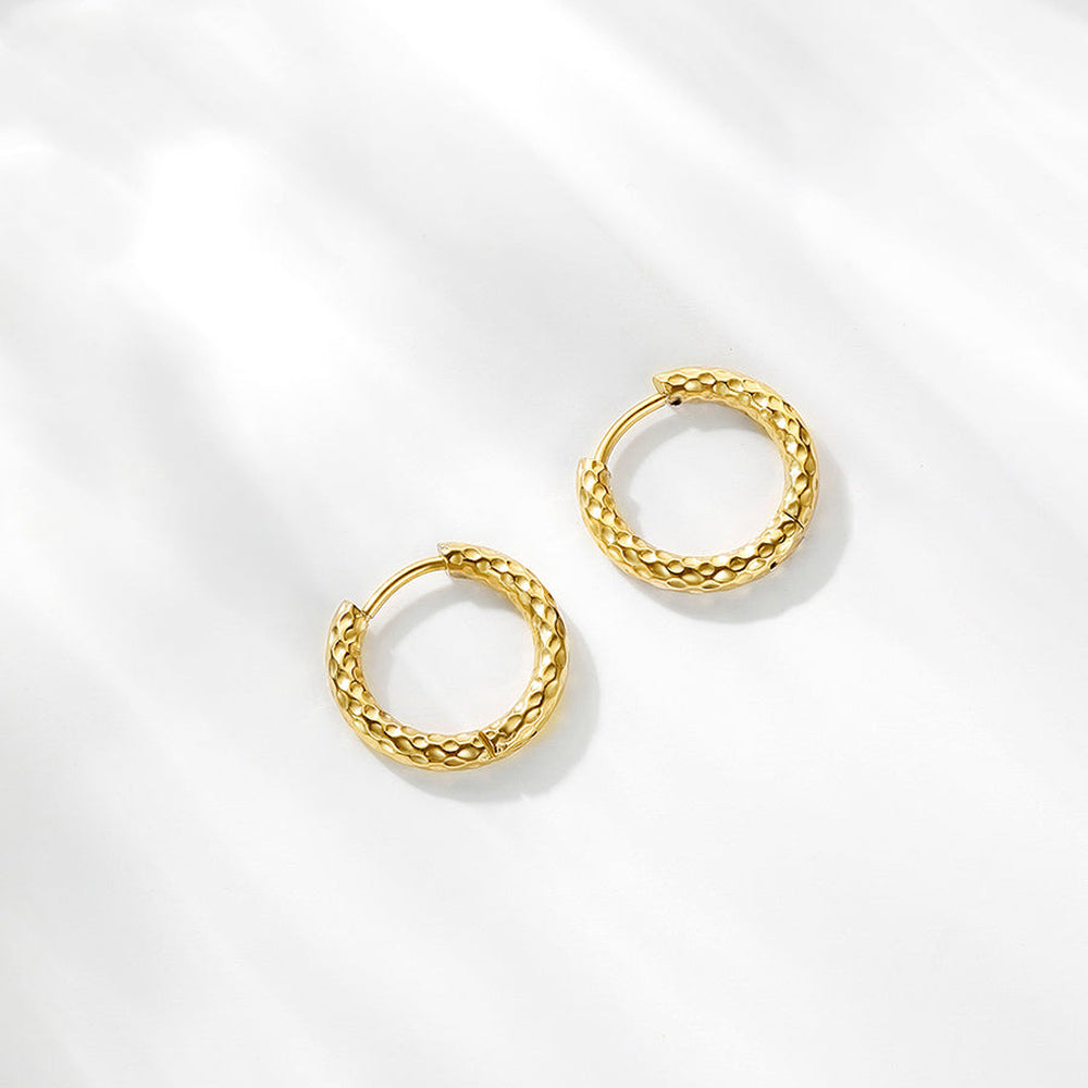 Women’s Hoops with Embossed Surface Structure and Round Design