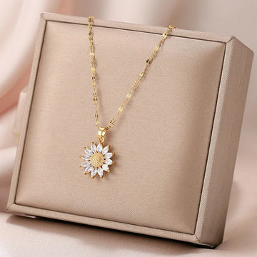 Jennie – Sunflower Pendant Necklace