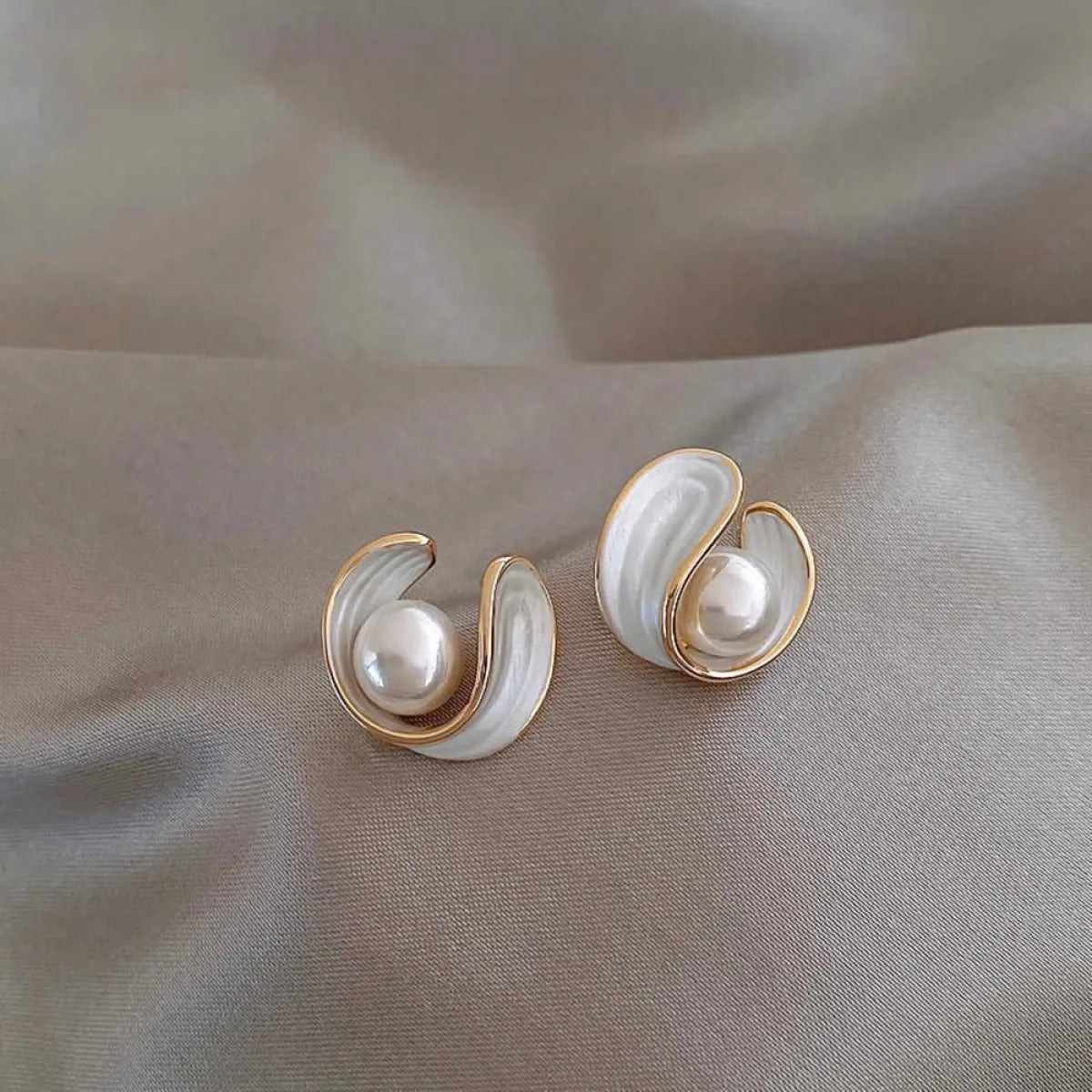 Alina – Elegant Earrings with White Opal, Pearl and Gold