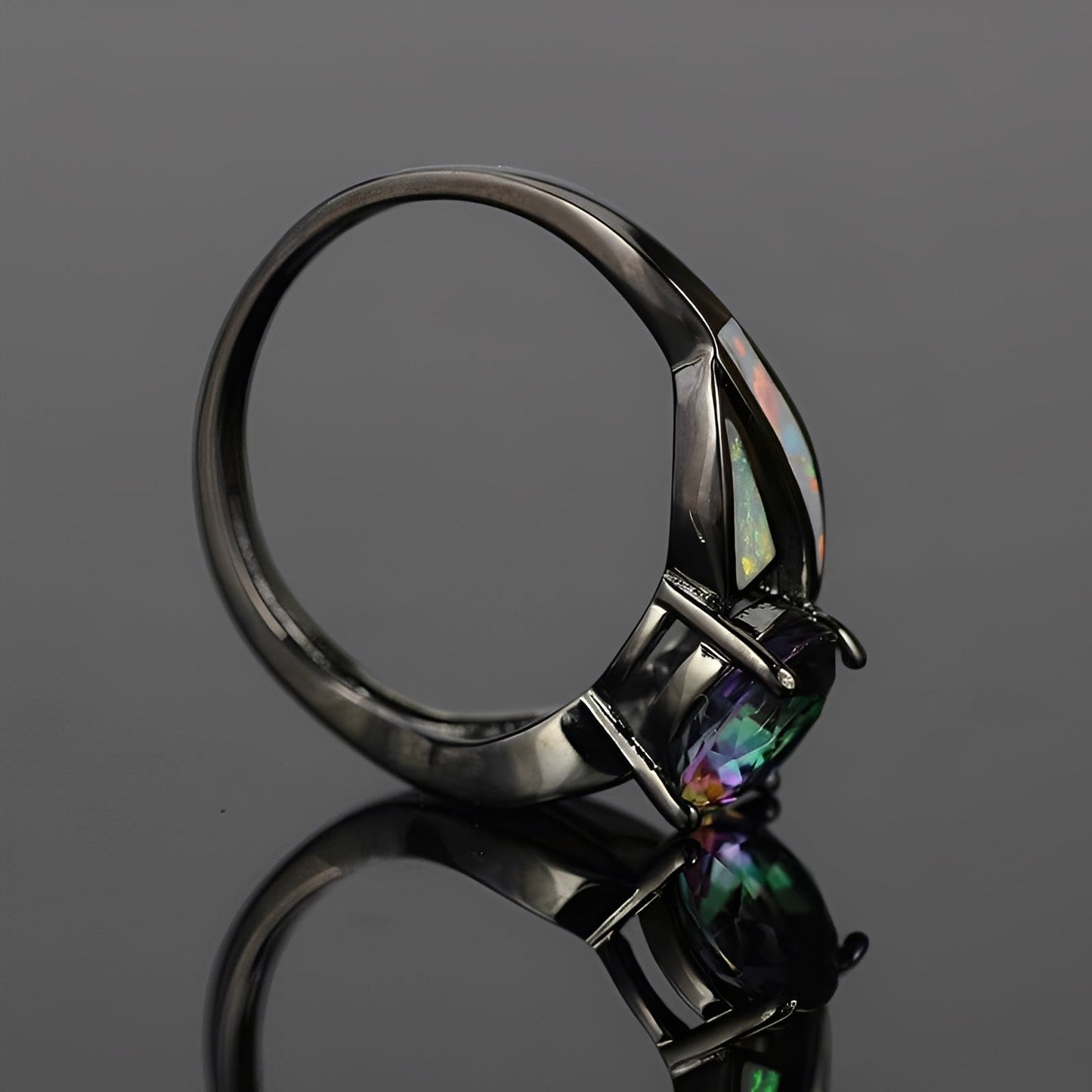 Mirella – Ring with Rainbow Opal and Topaz