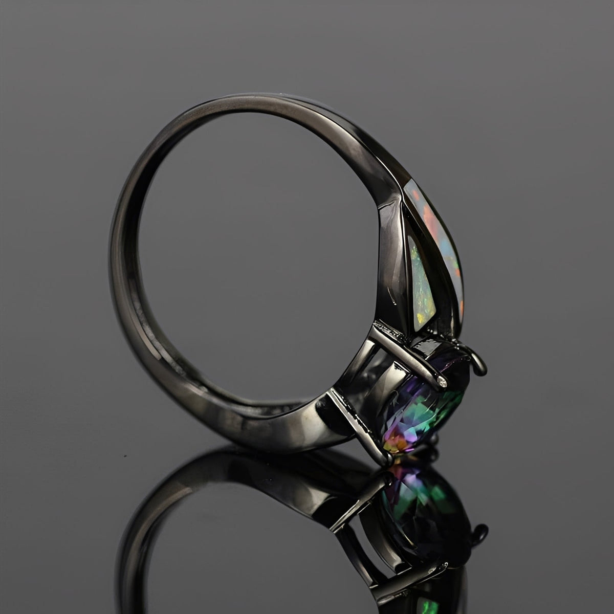 Mirella – Ring with Rainbow Opal and Topaz