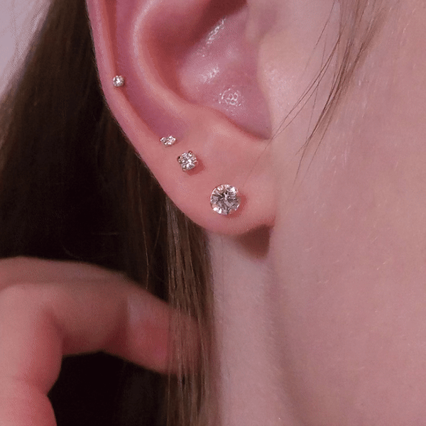 Sloane - Sparkling Mini Stud Earrings 2mm