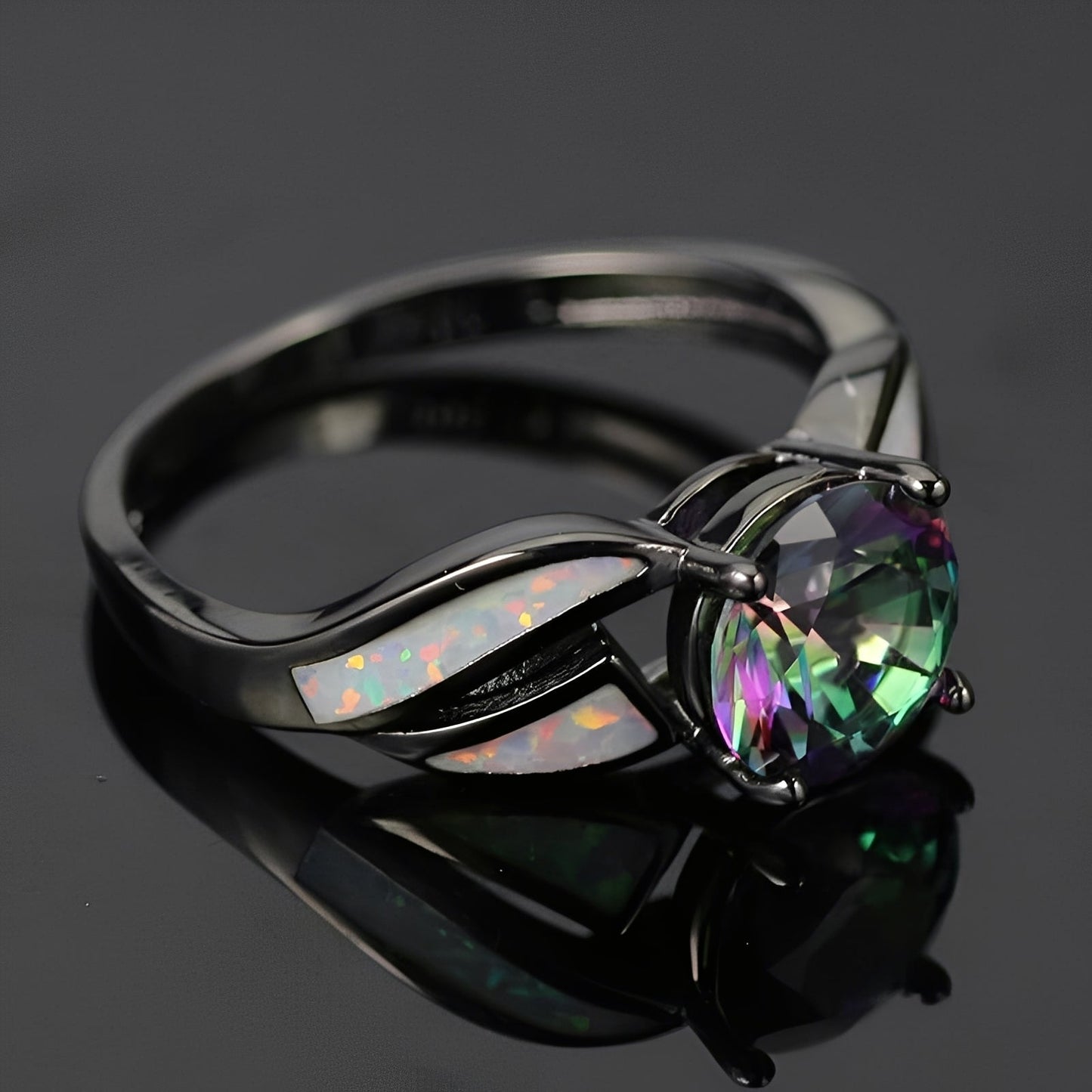 Mirella – Ring with Rainbow Opal and Topaz