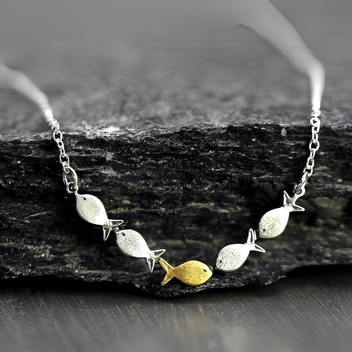 Amandine – Stylish goldfish necklace