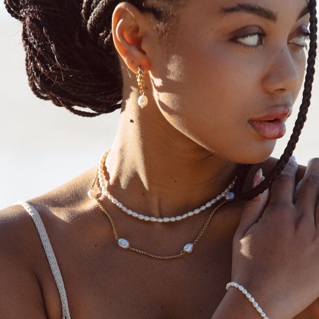Kara – Necklace with Small Freshwater Pearls