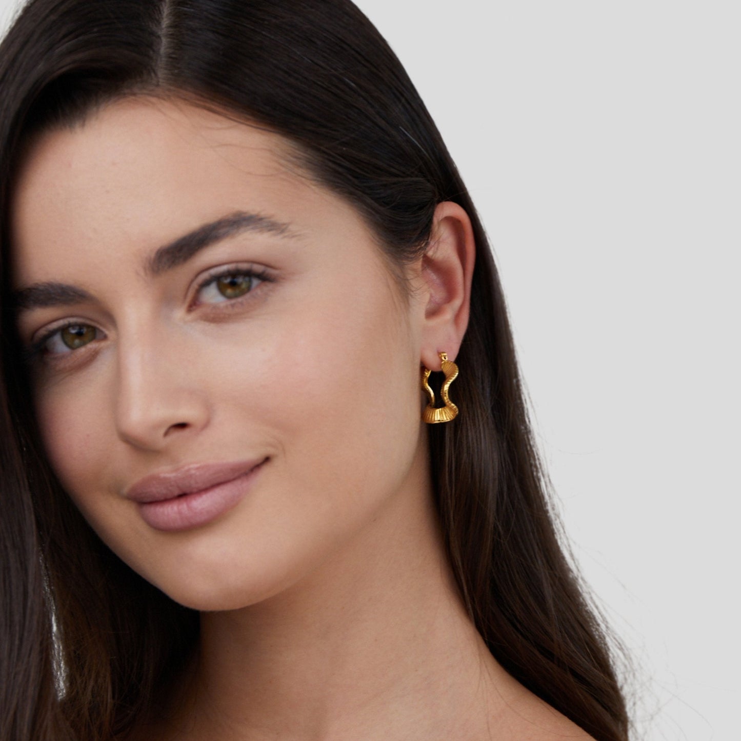 Anja – Gold Hoops with Wavy Design