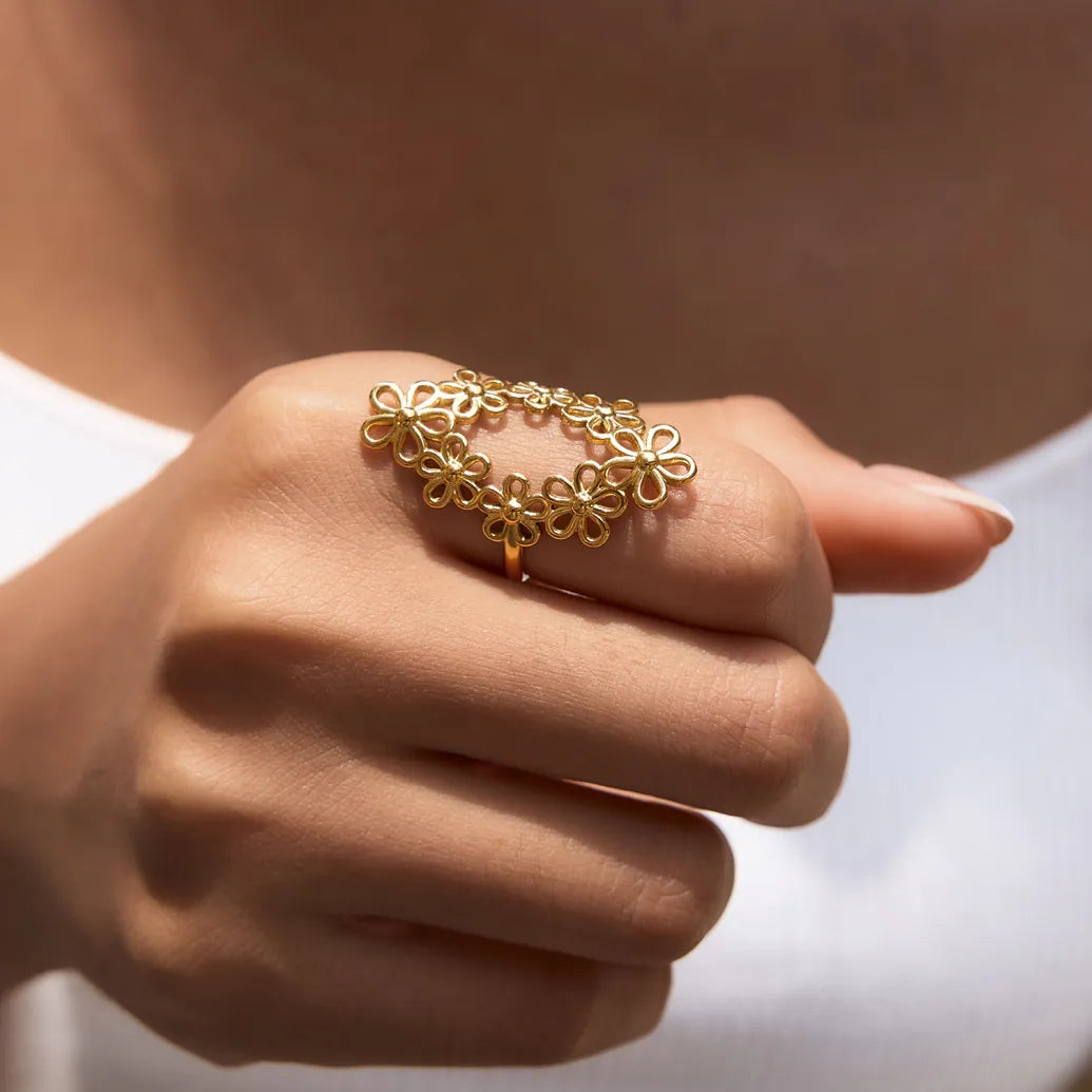 Women's Statement Ring with Connected Daisy Design