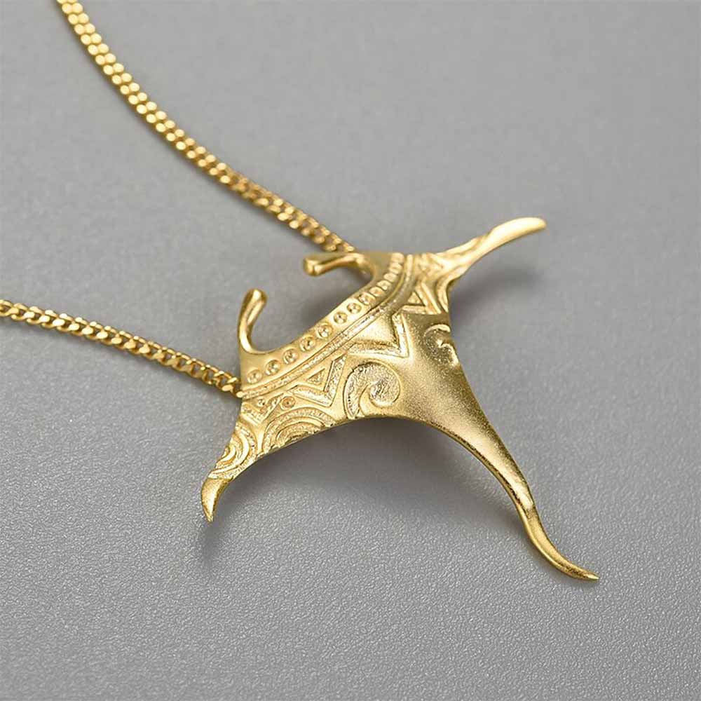 Women’s Manta Pendant Necklace with Engraved Pattern and Wide Wing Shape