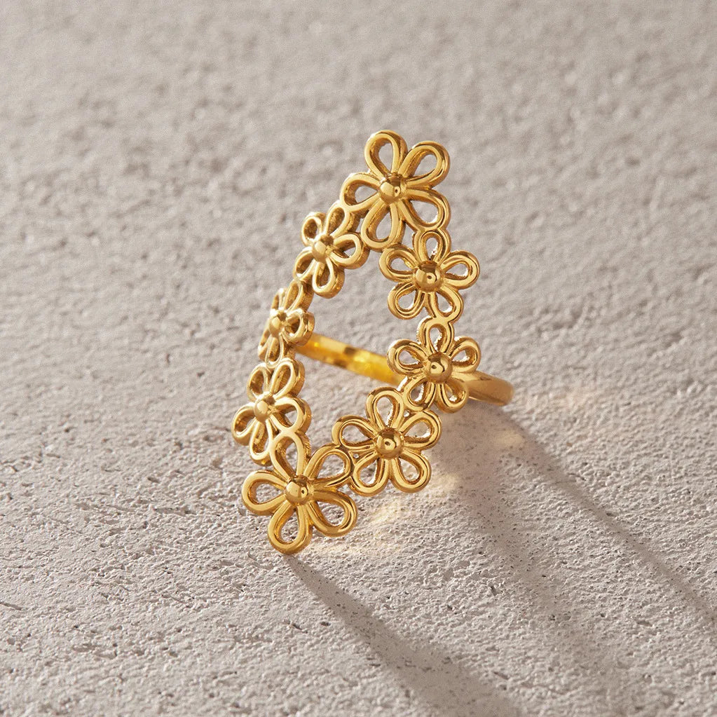 Women's Statement Ring with Connected Daisy Design