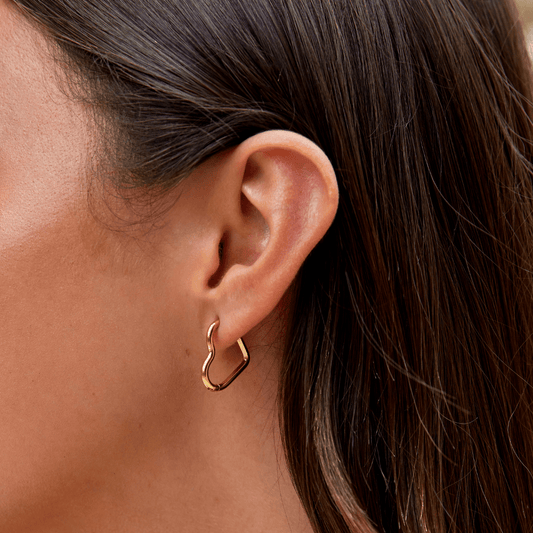 Tessia – Golden Heart-Shaped Hoops