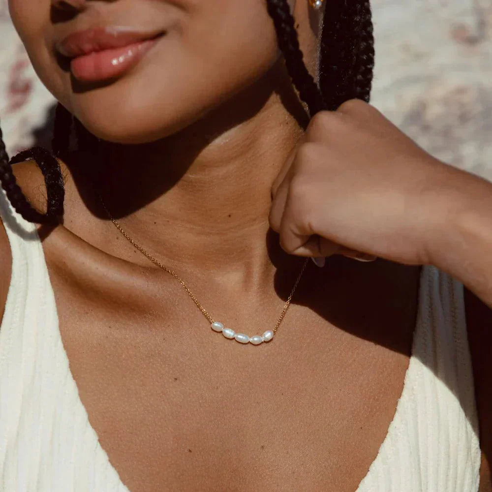 Elle – Stylish Pearl Necklace