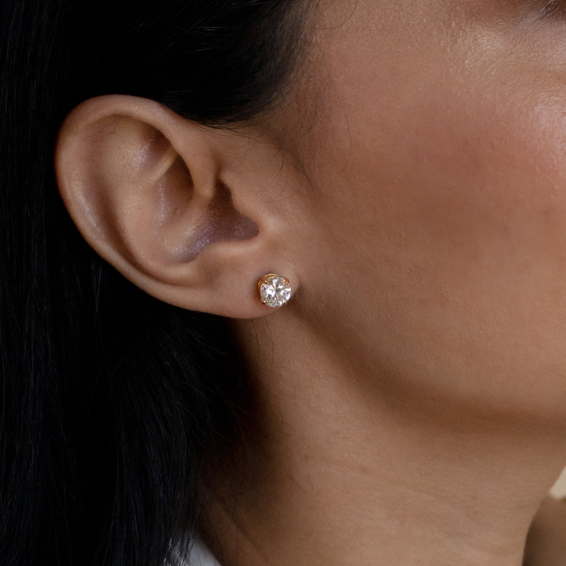 Timeless Diamond Stud Earrings - Earrings with Round Stone