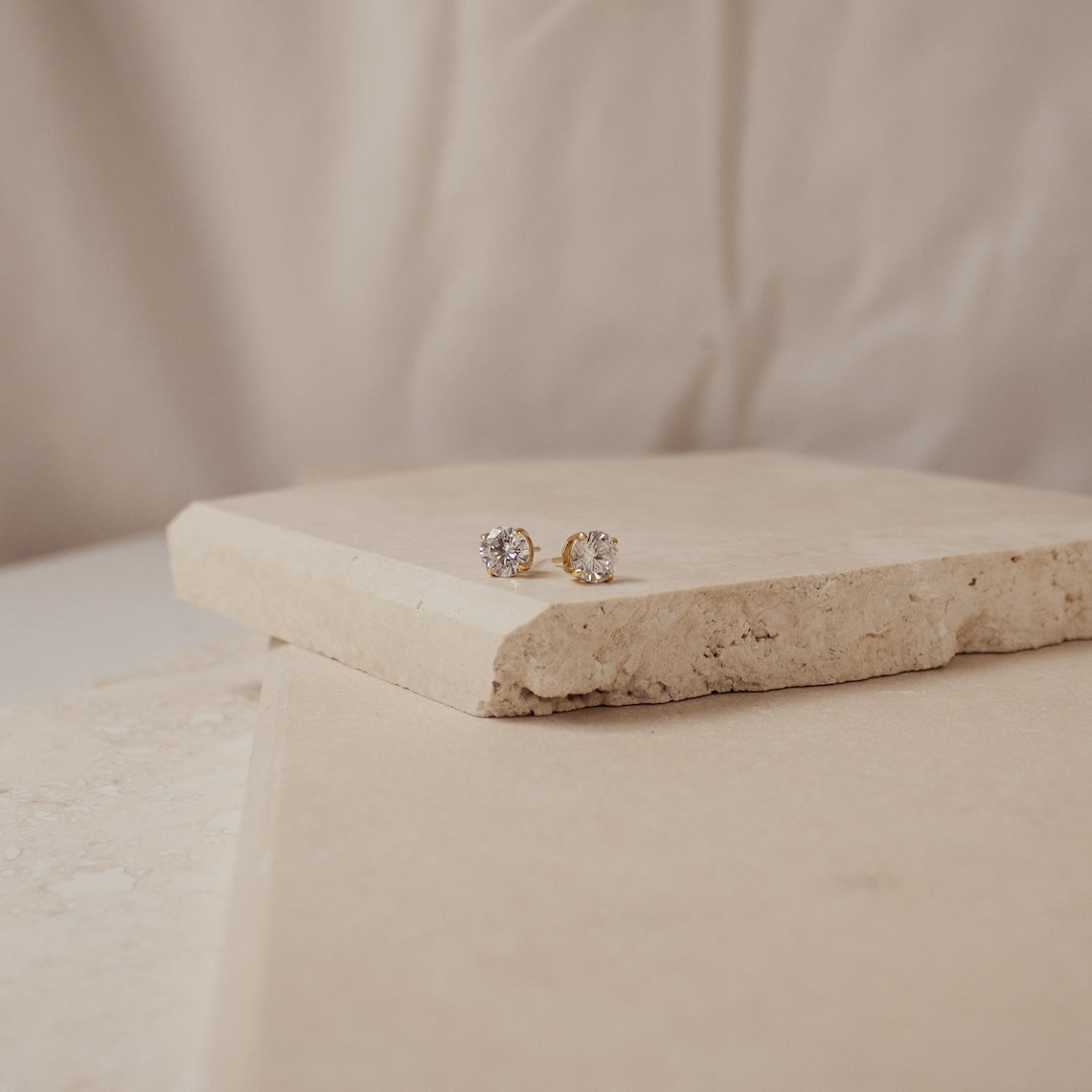 Timeless Diamond Stud Earrings - Earrings with Round Stone