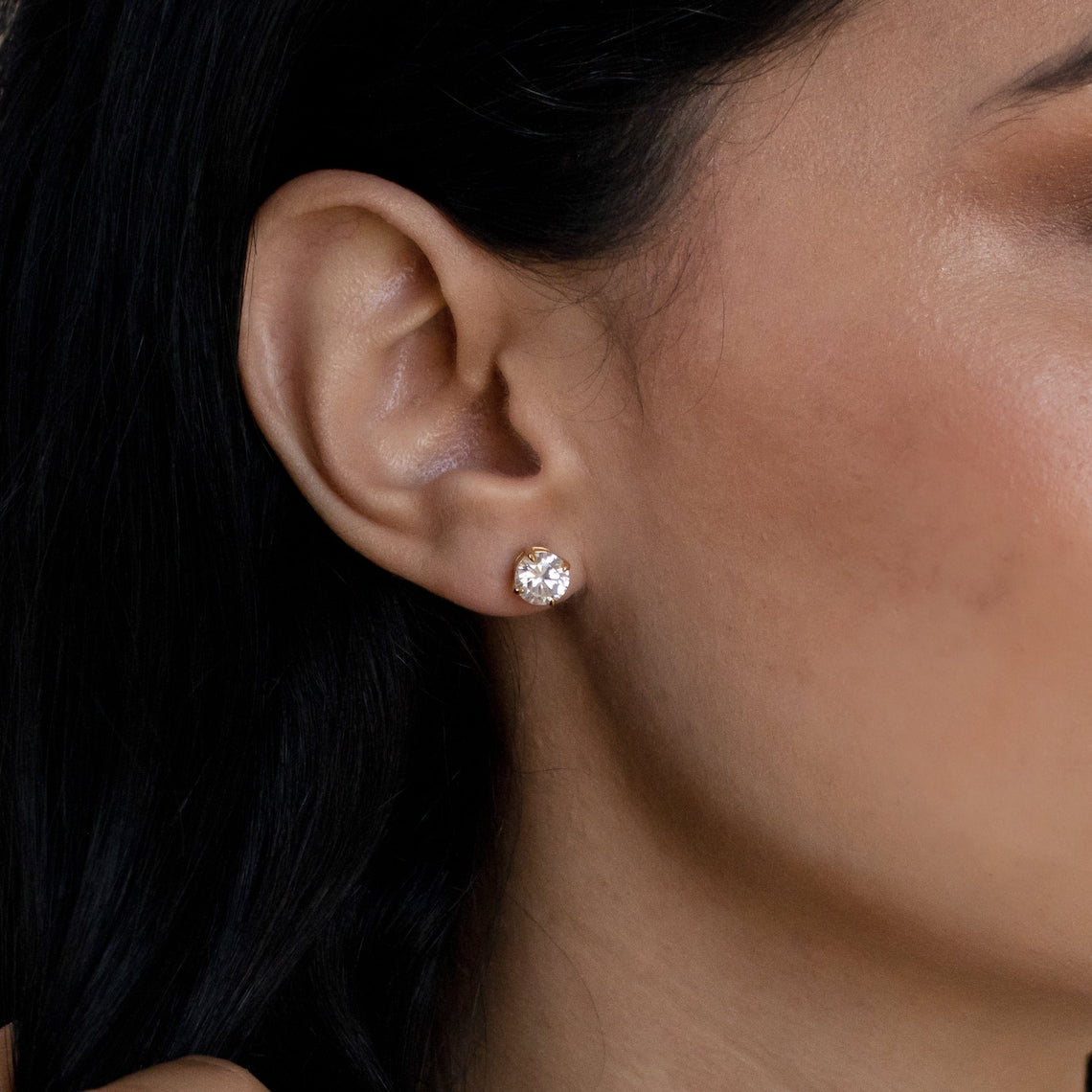 Timeless Diamond Stud Earrings - Earrings with Round Stone
