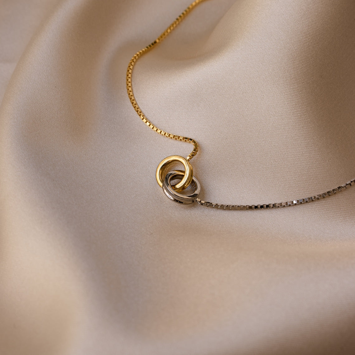 Eternal Circle Necklace - Interlinked Circle Necklace