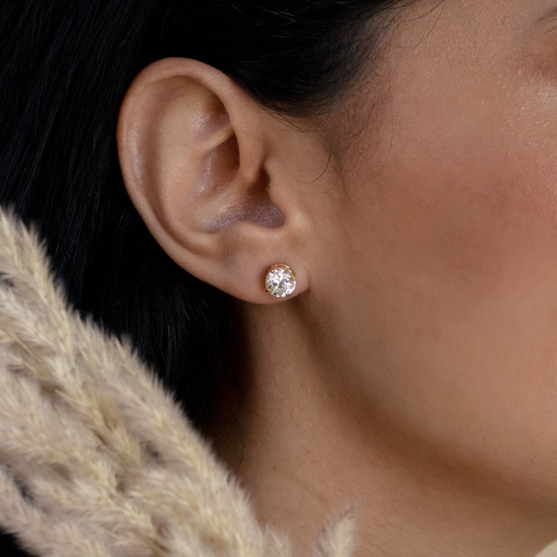 Timeless Diamond Stud Earrings - Earrings with Round Stone