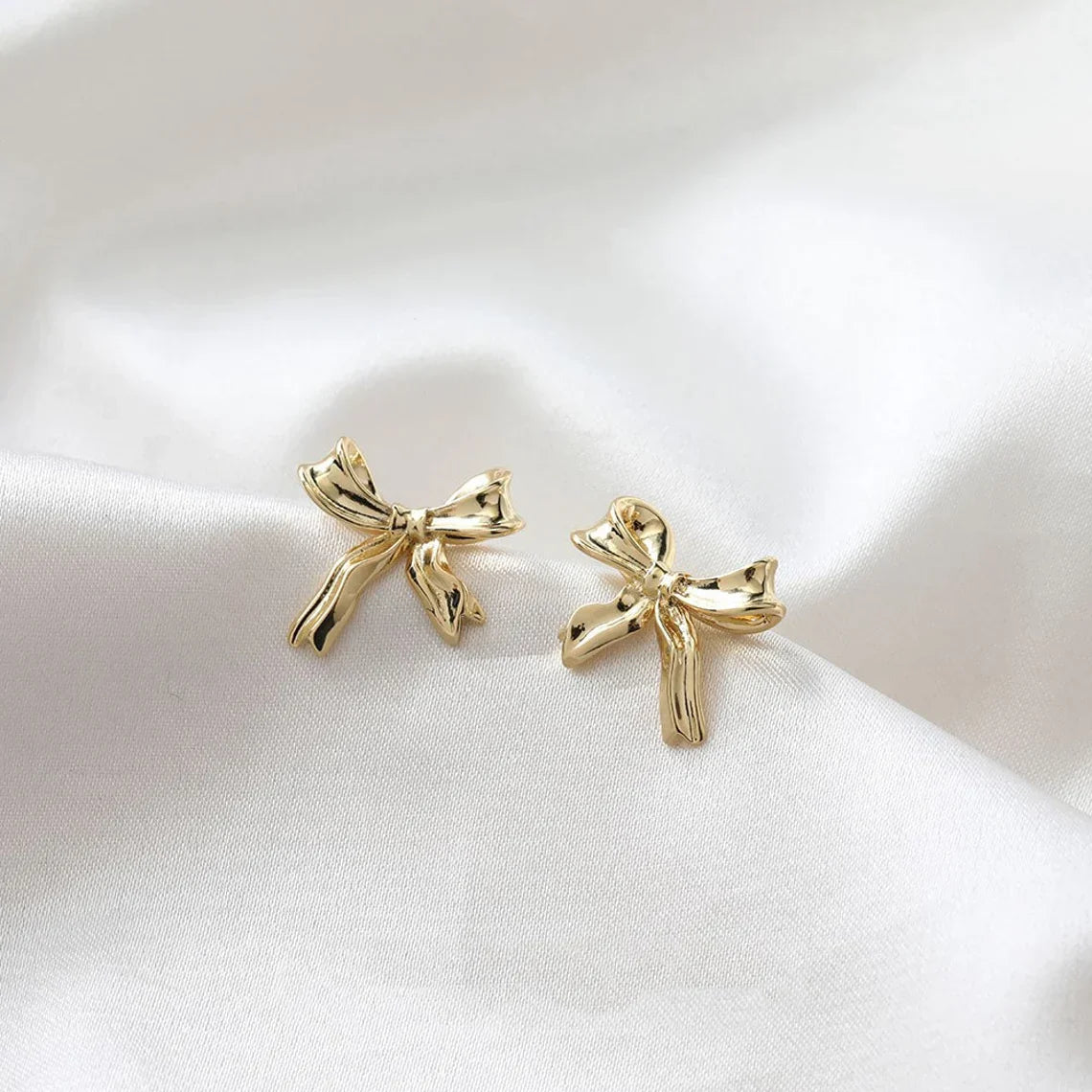 White Gold Stud Earrings with Bow Motif