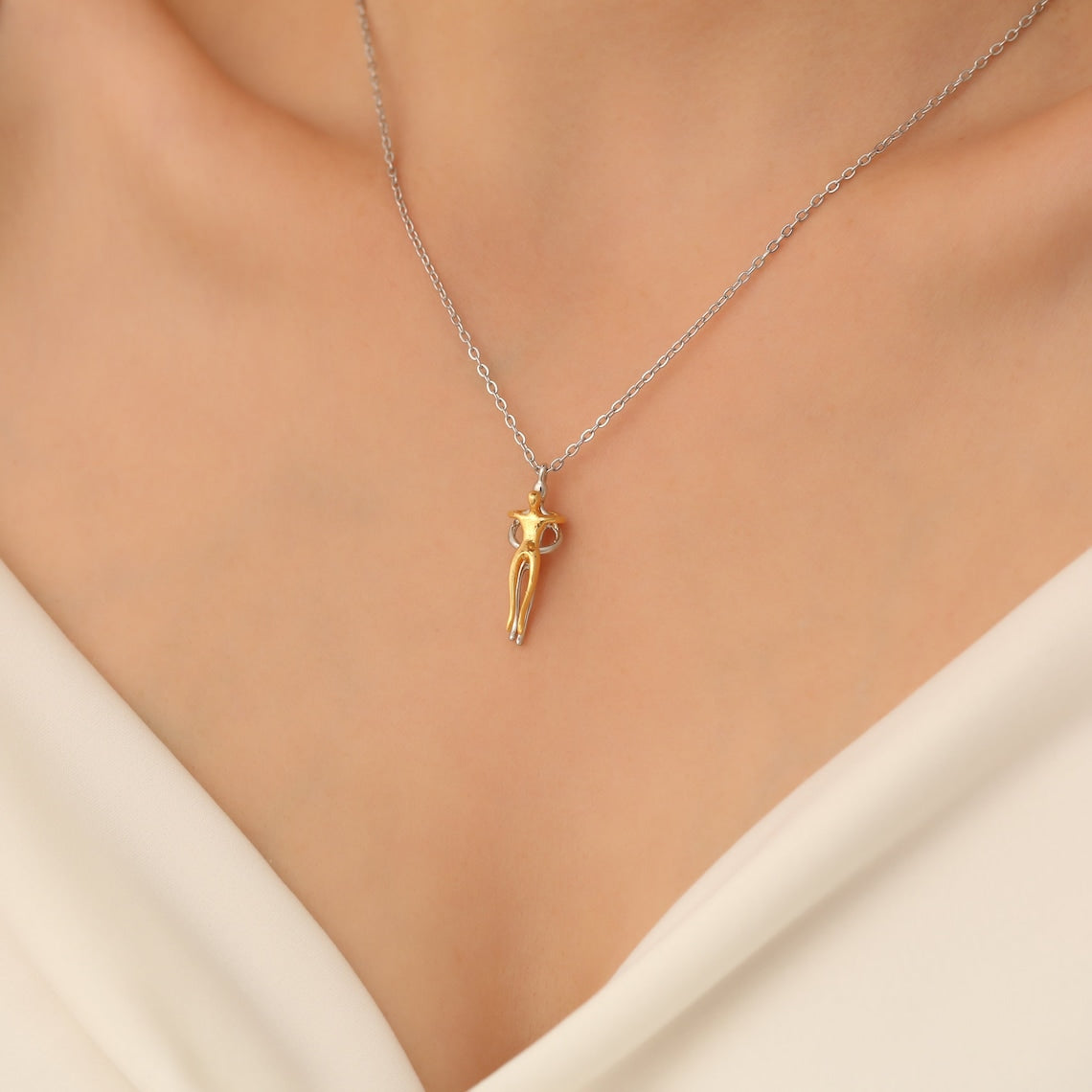 Love Hug Pendant - Couple Hug Necklace