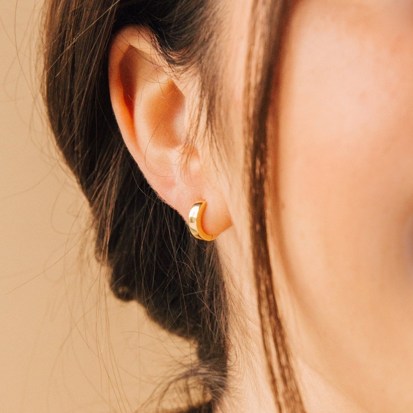 Classic Huggies - Subtle small Hoops